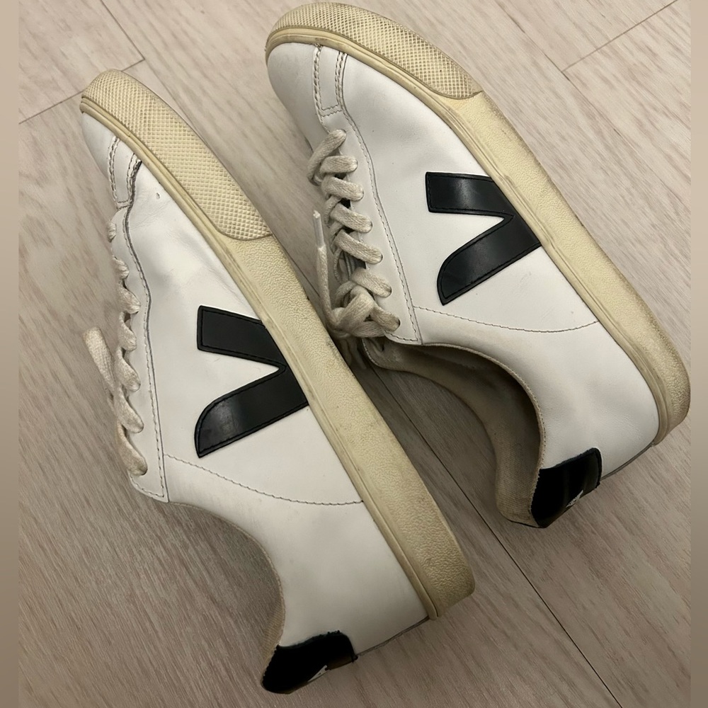 Veja Esplar Sneaker Size 8 (39)